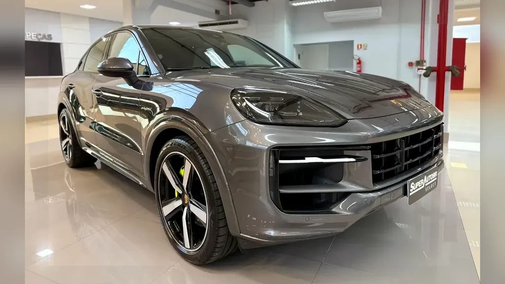 Foto de um porsche cayenne e-hybrid