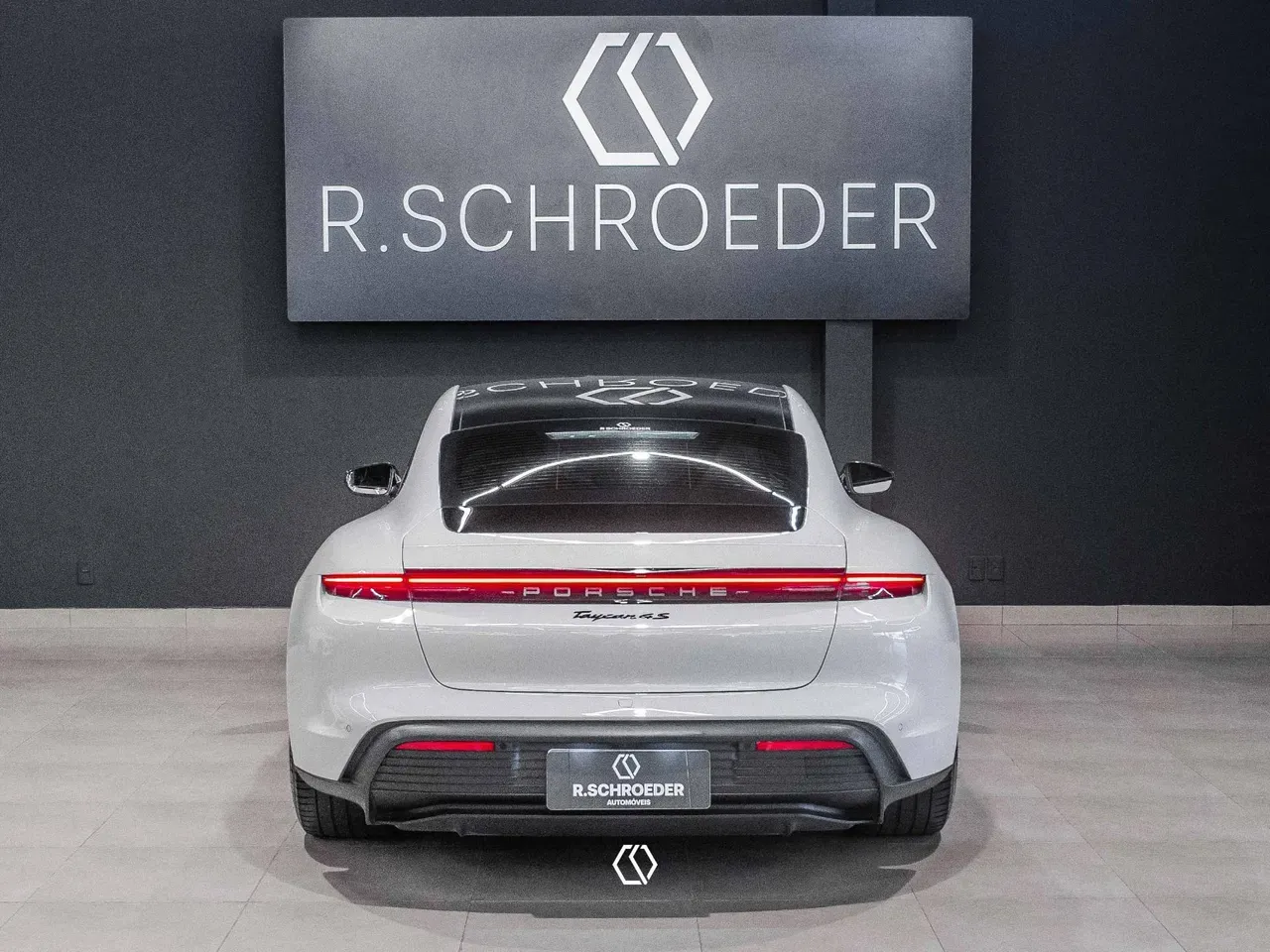 Porsche Taycan - Imagem 12