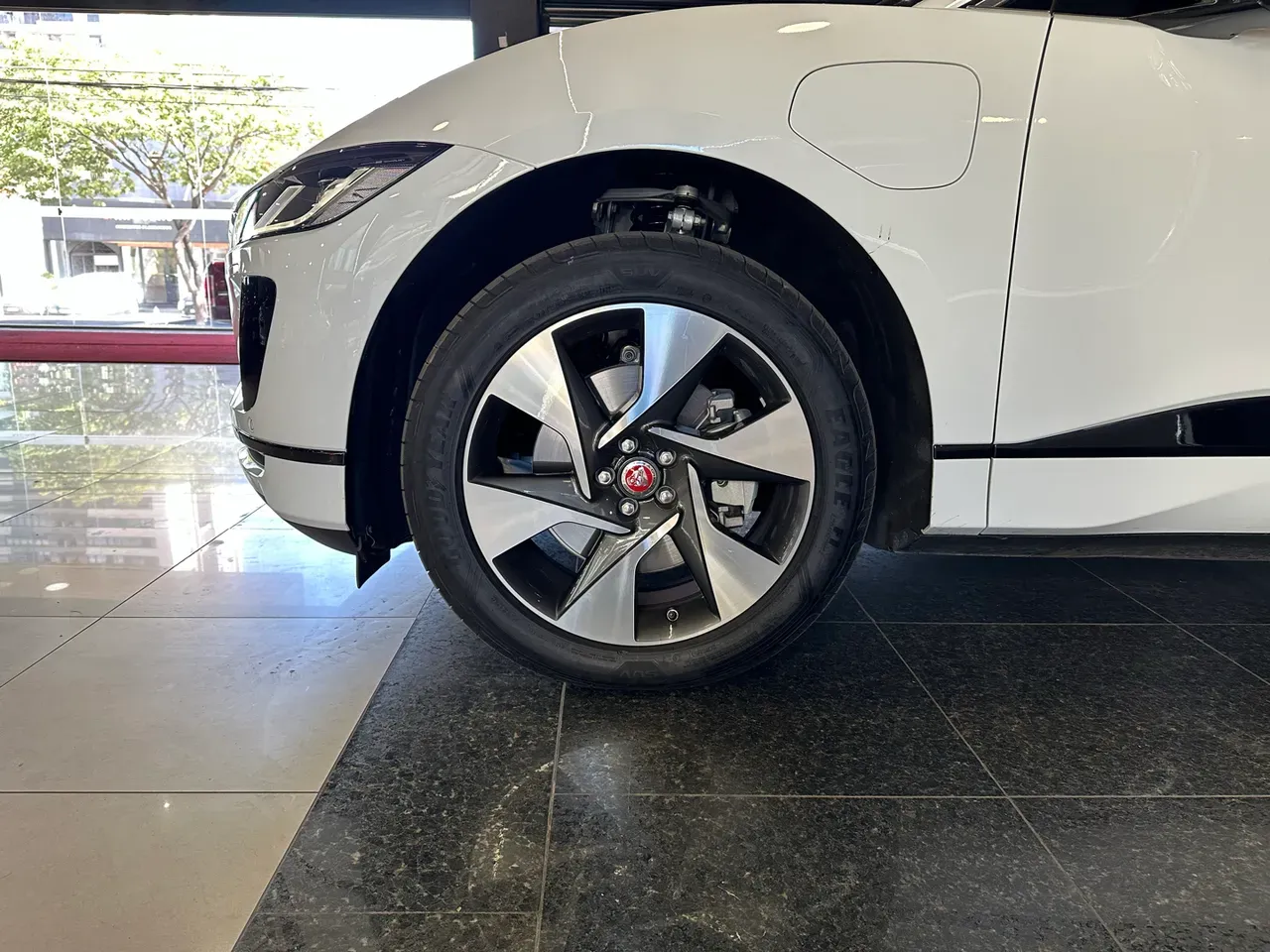 Jaguar I-pace - Imagem 7