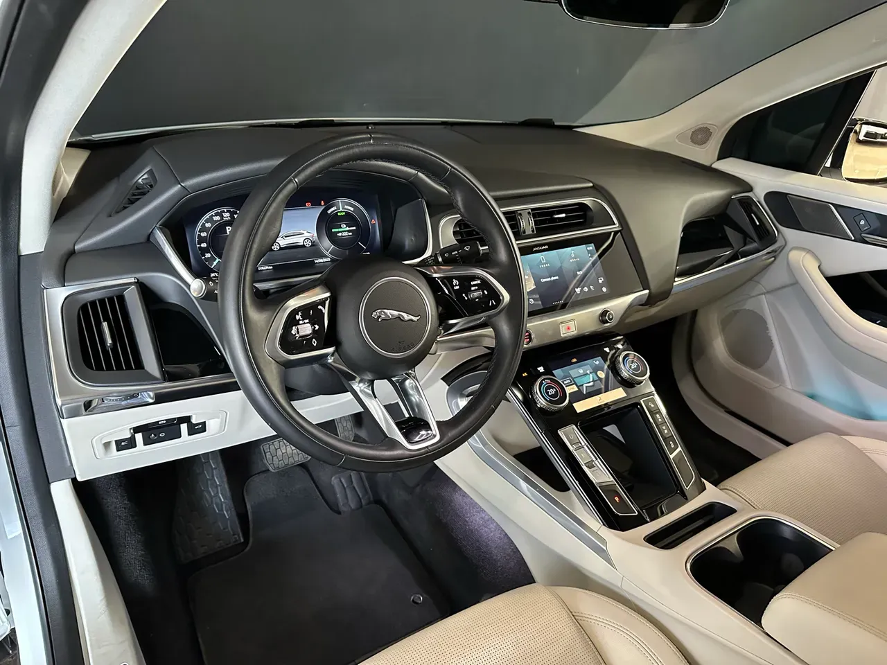 Jaguar I-pace - Imagem 8