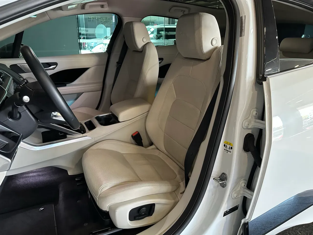 Jaguar I-pace - Imagem 10