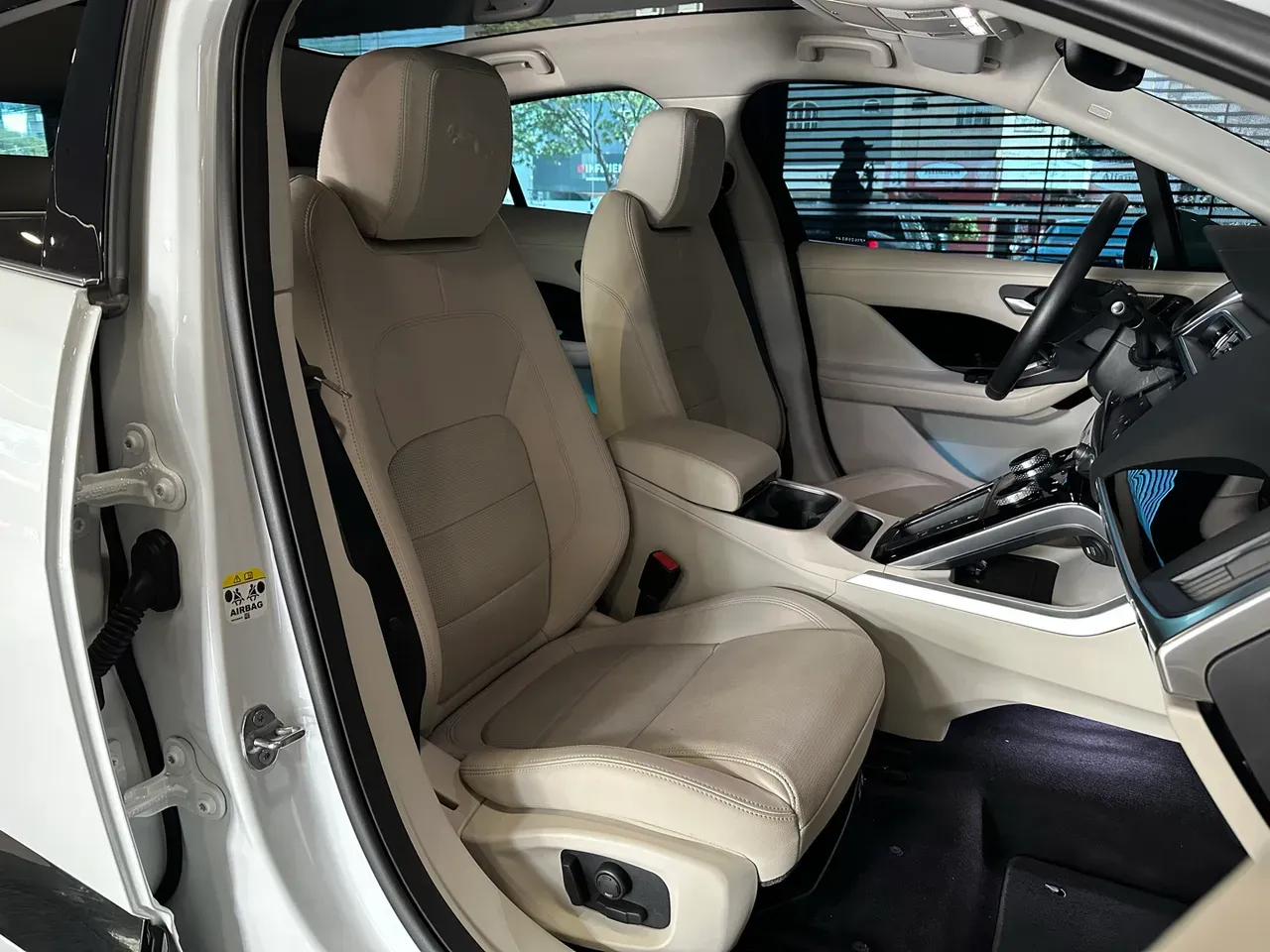 Jaguar I-pace - Imagem 11