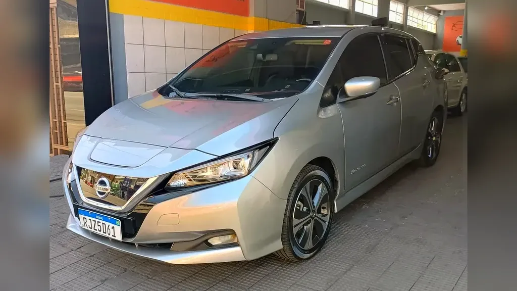 Foto de um nissan leaf
