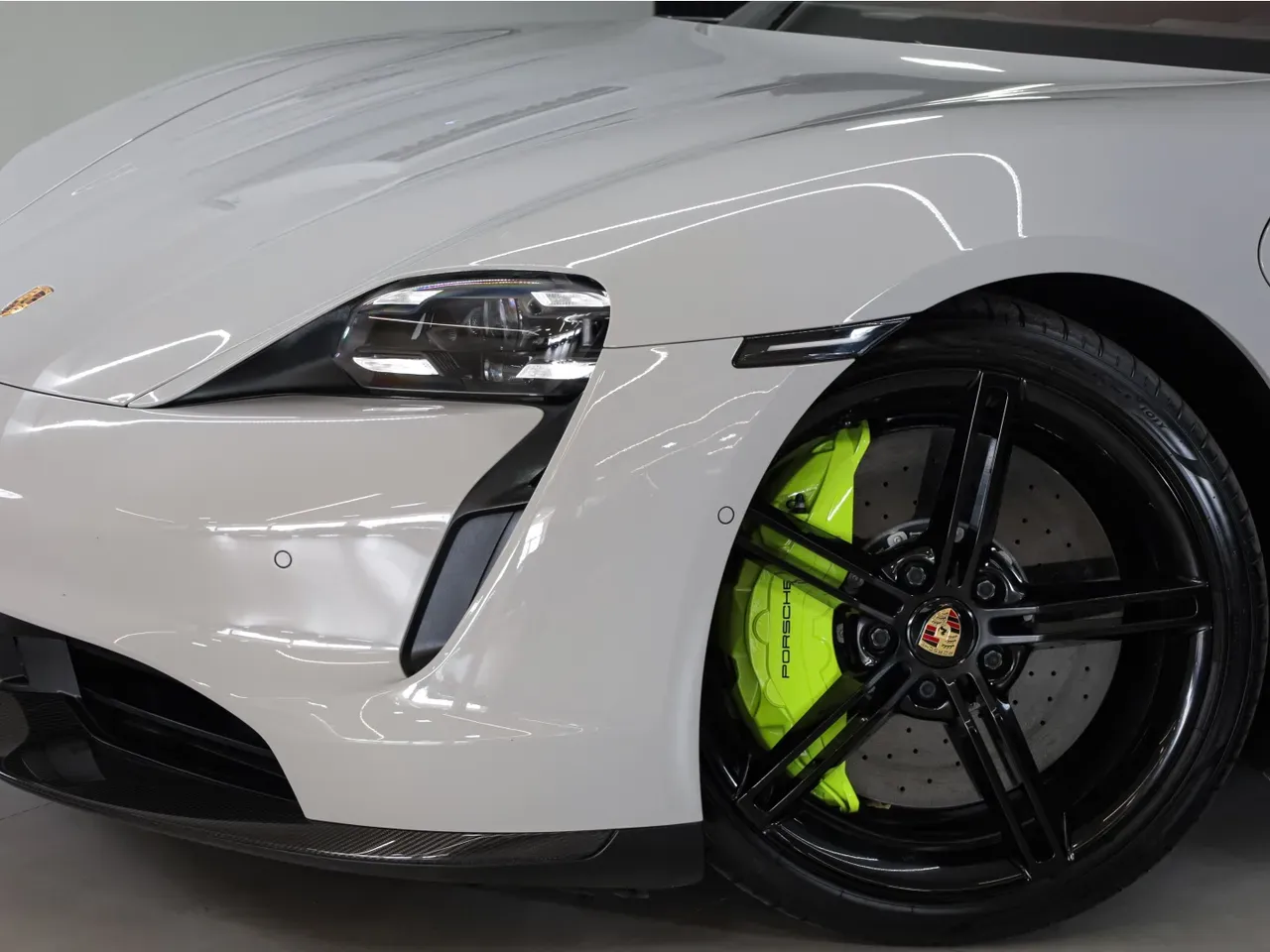 Porsche Taycan - Imagem 2