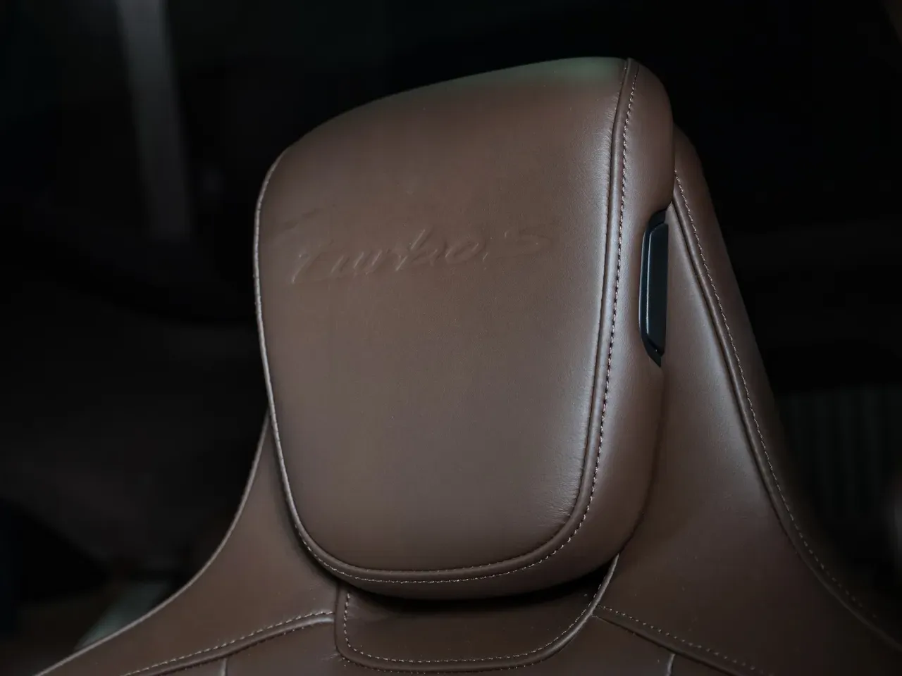 Porsche Taycan - Imagem 11