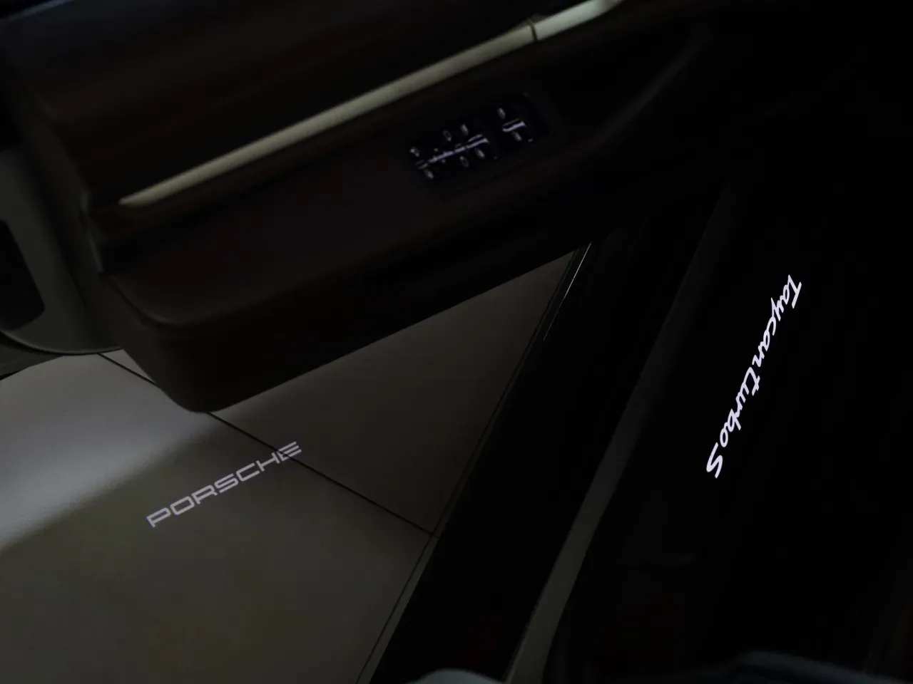 Porsche Taycan - Imagem 17