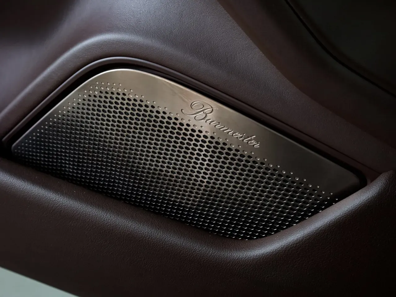 Porsche Taycan - Imagem 18