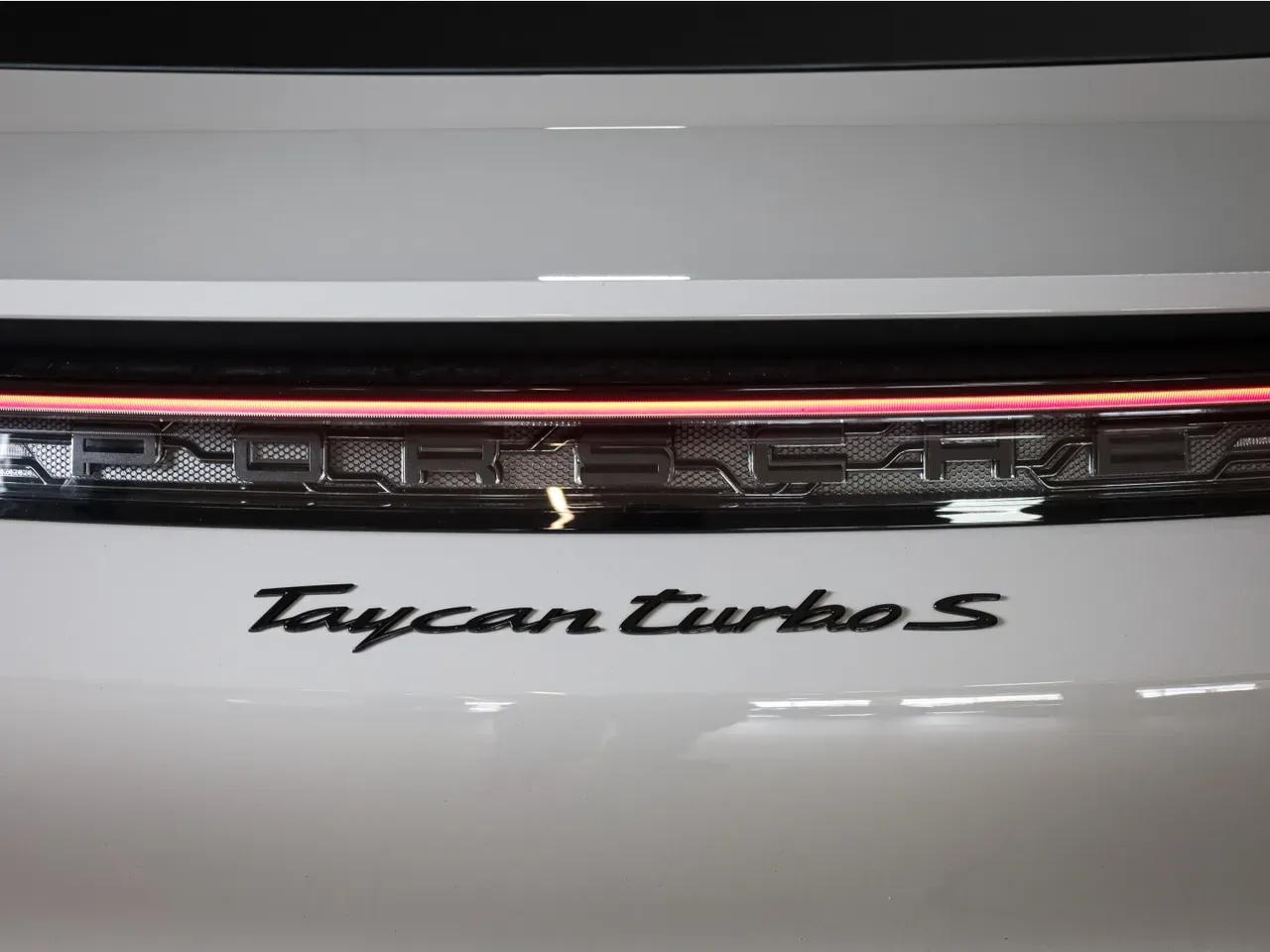 Porsche Taycan - Imagem 19