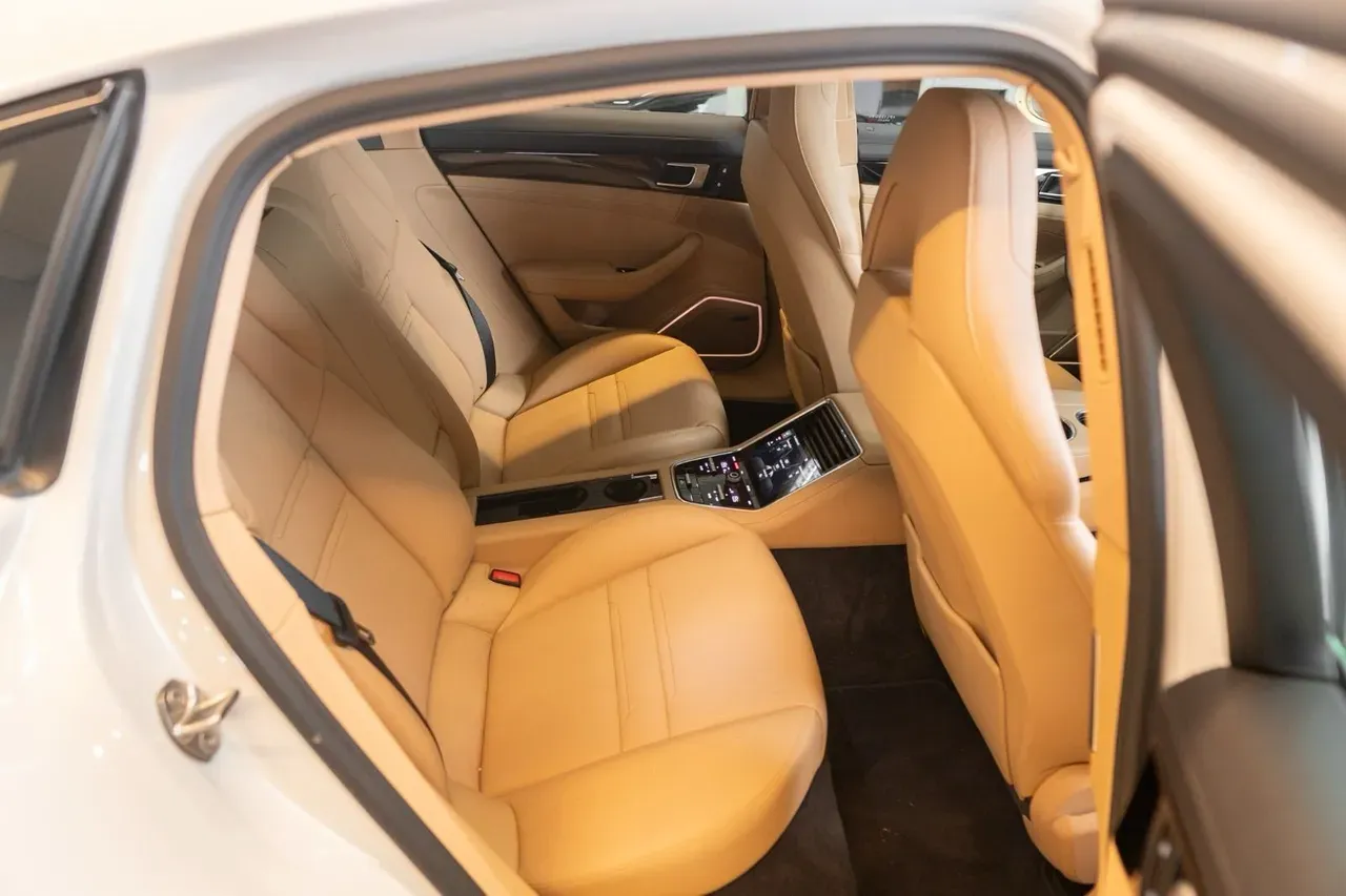 Porsche Panamera 4 E-hybrid - Imagem 11