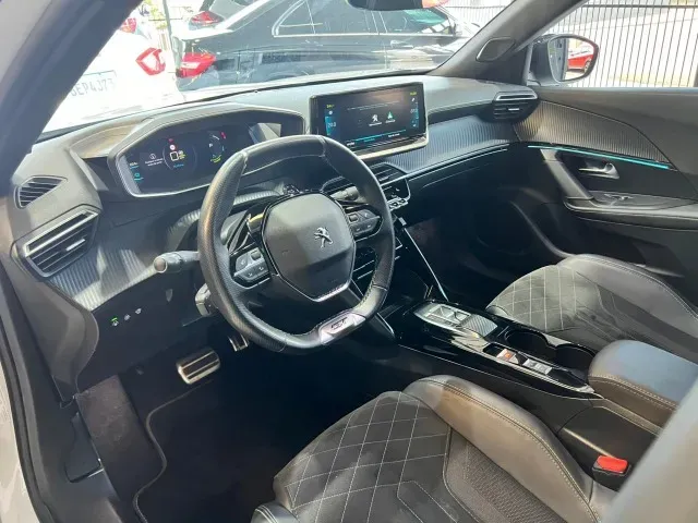 Peugeot E-2008 - Imagem 11