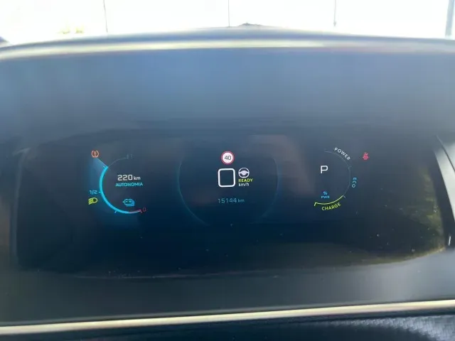 Peugeot E-2008 - Imagem 19