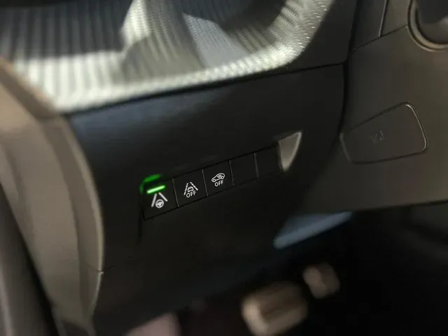 Peugeot E-2008 - Imagem 16