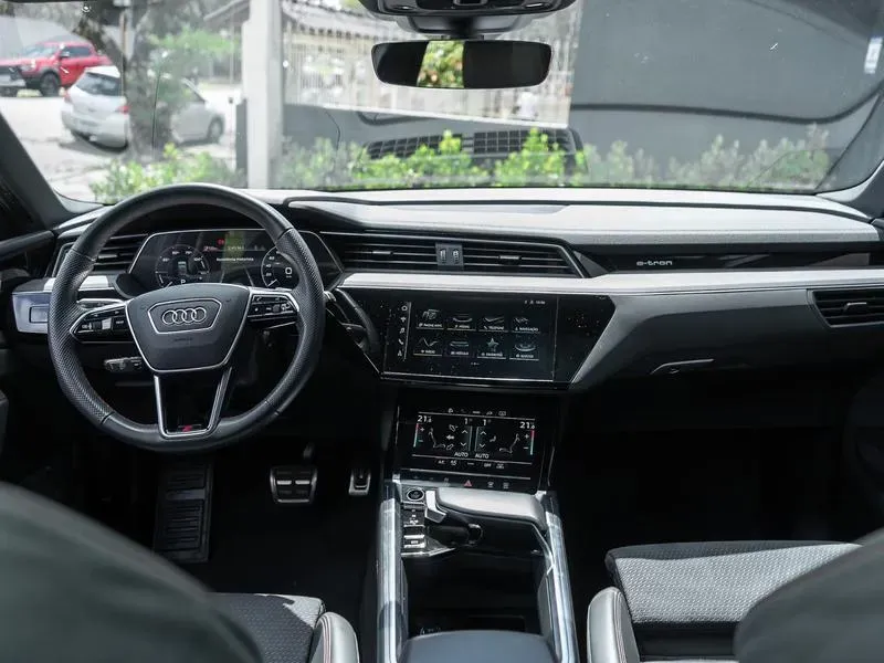 Audi Q8 E-tron - Imagem 15