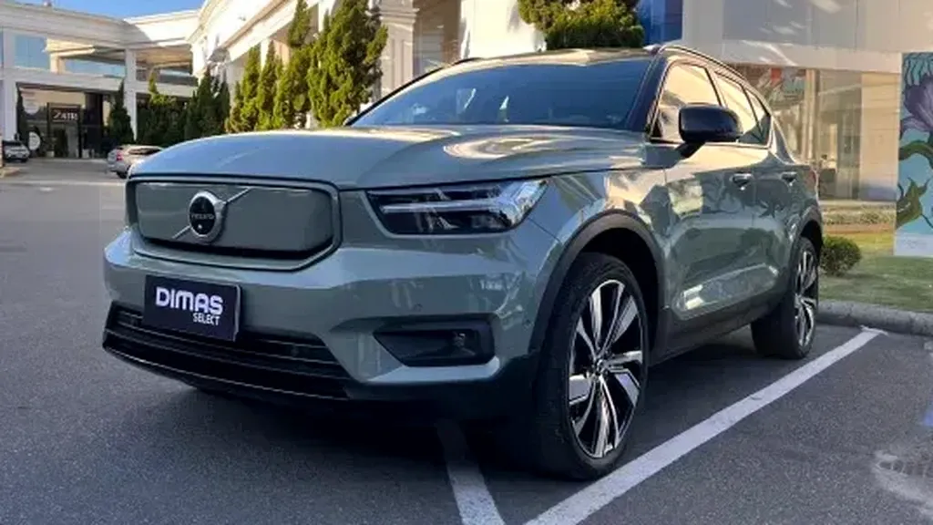 Foto de um volvo xc40 recharge