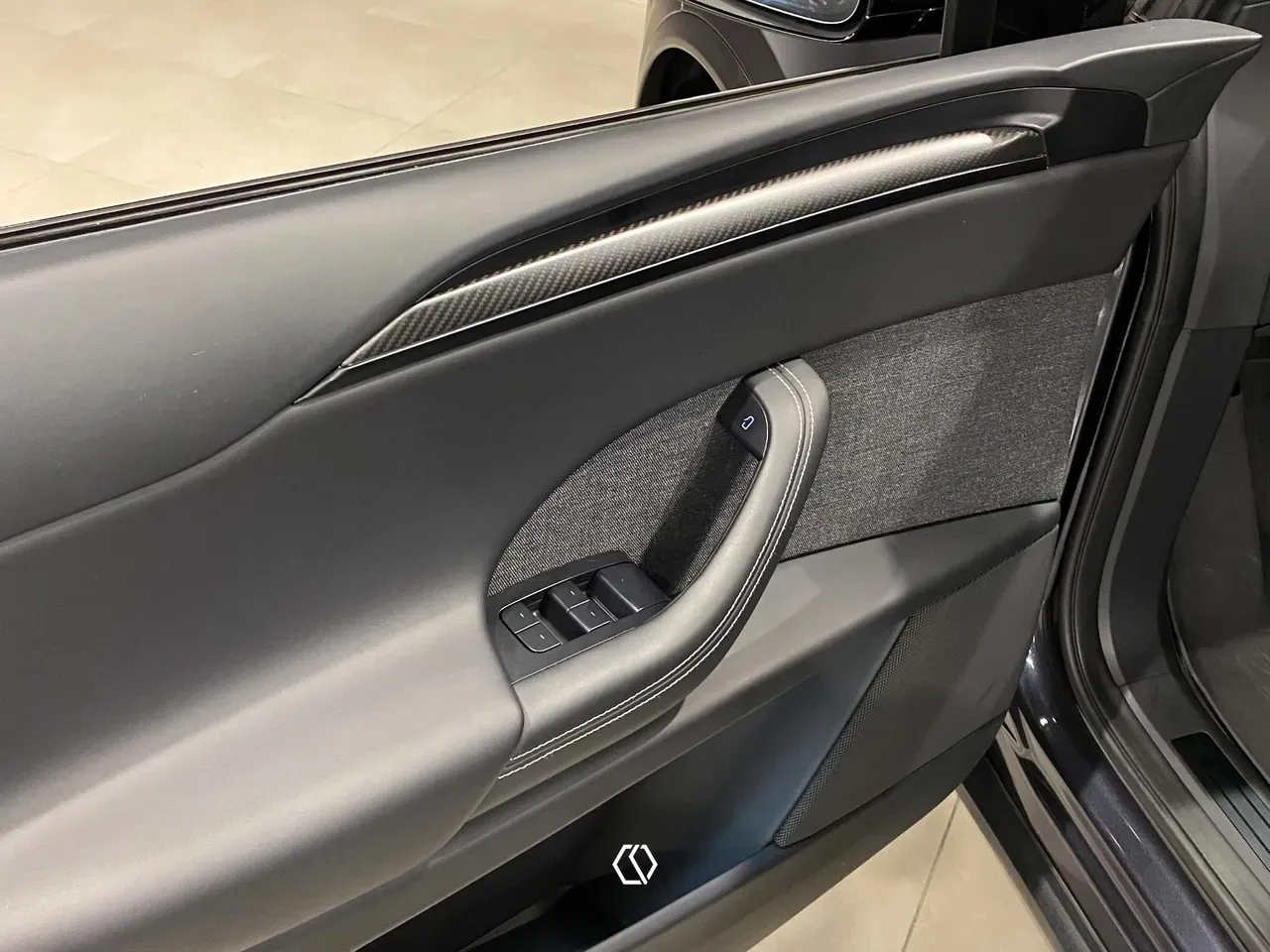 Tesla Model X - Imagem 4