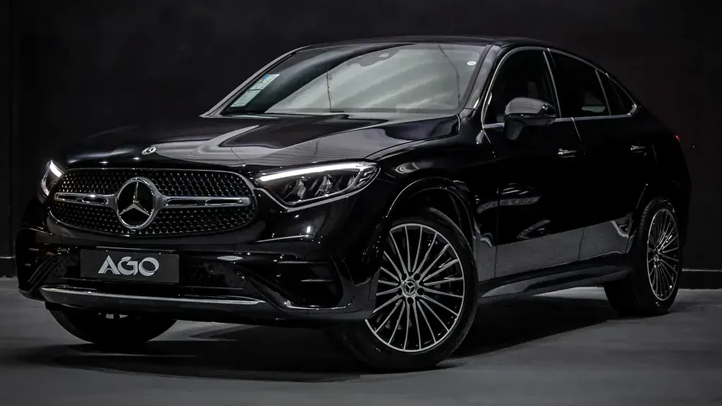 Foto de um mercedes glc 300e