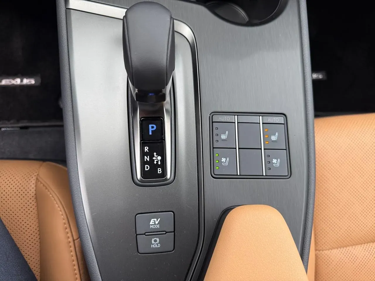 Lexus Ux 300e - Imagem 20