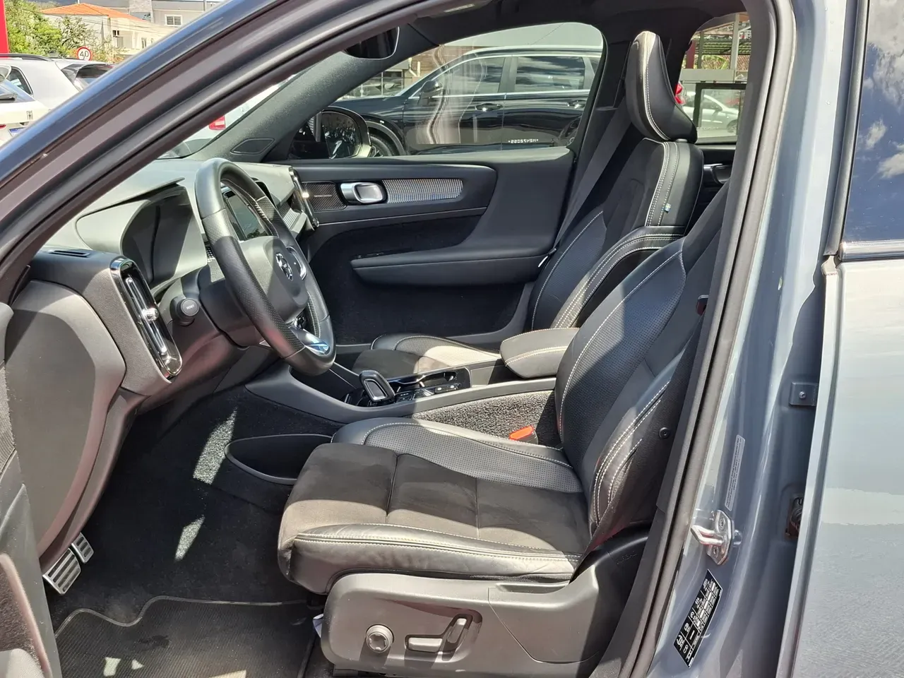 Volvo XC40 Recharge - Imagem 9