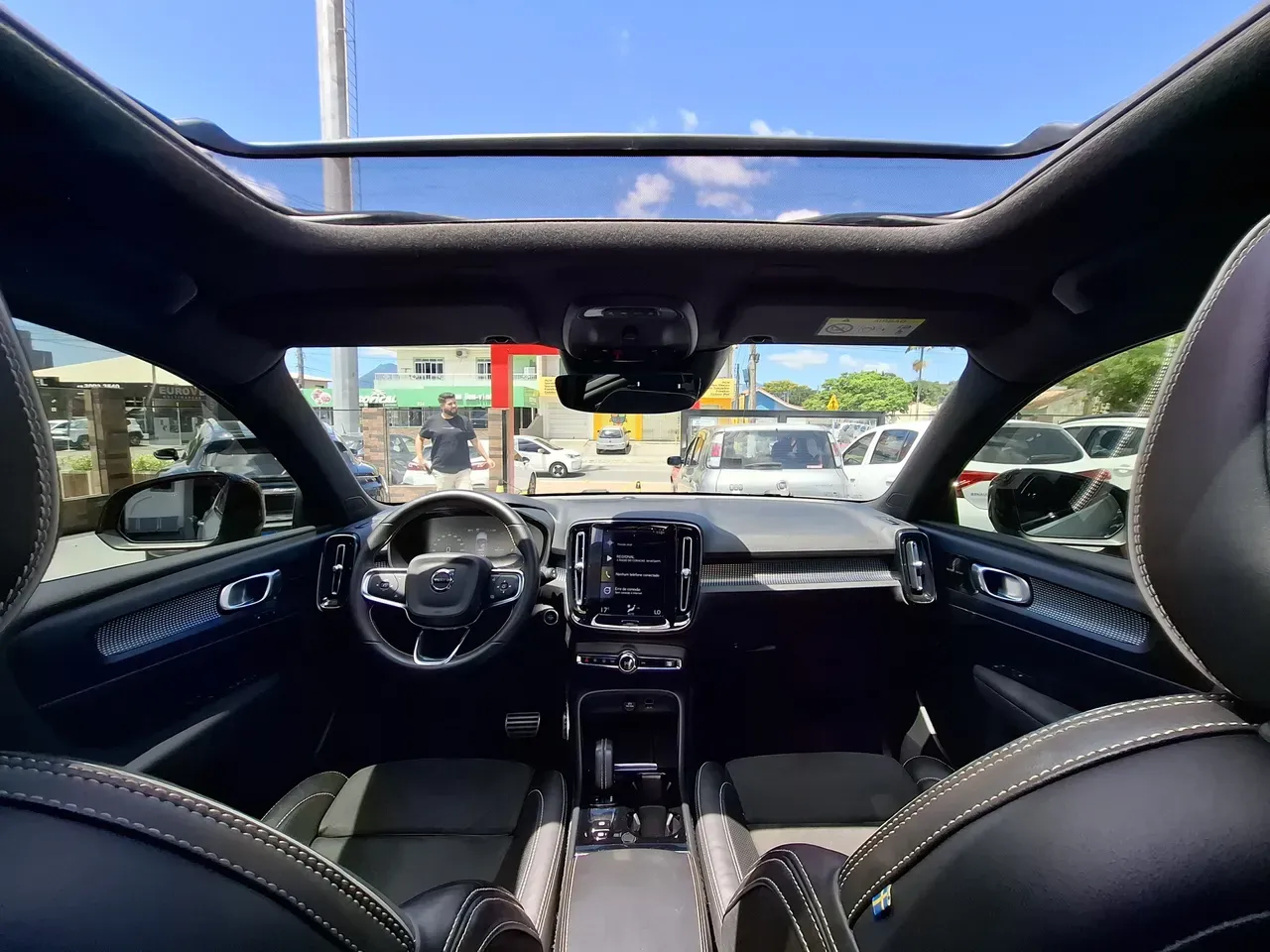 Volvo XC40 Recharge - Imagem 12