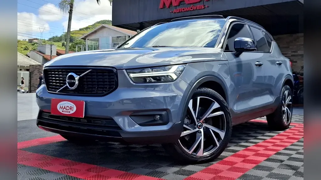 Foto de um volvo xc40 recharge