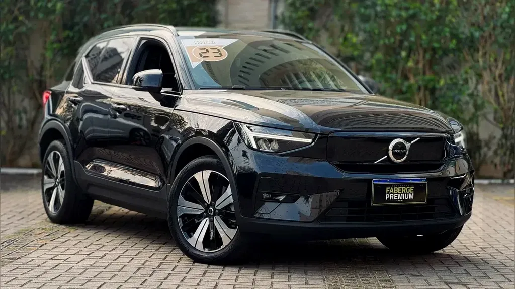 Foto de um volvo xc40 recharge