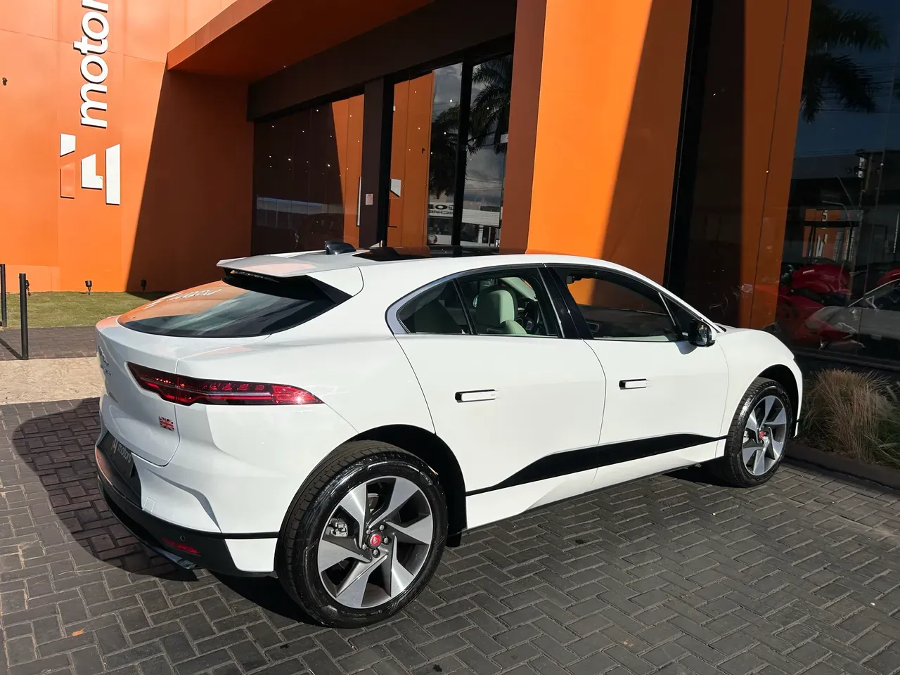 Jaguar I-pace - Imagem 7