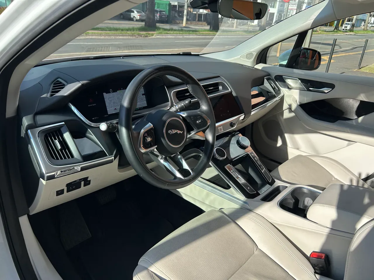 Jaguar I-pace - Imagem 8