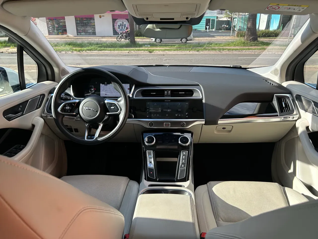 Jaguar I-pace - Imagem 11