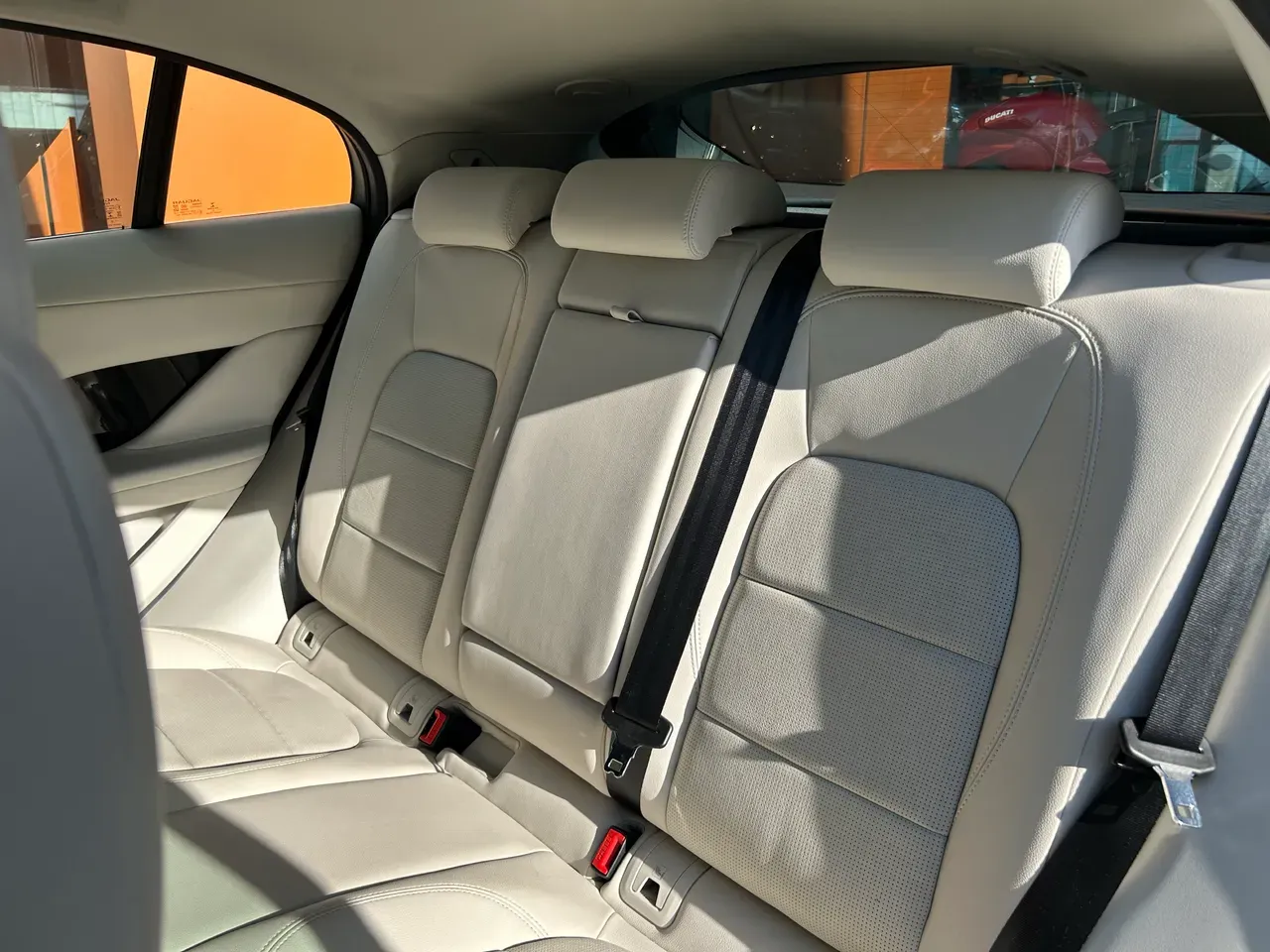 Jaguar I-pace - Imagem 10