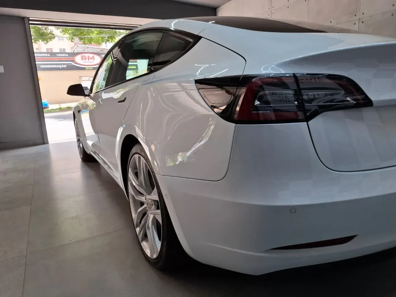 Tesla Model 3 - Imagem 12