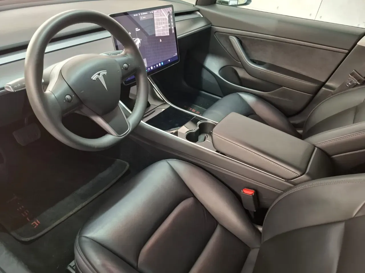 Tesla Model 3 - Imagem 16