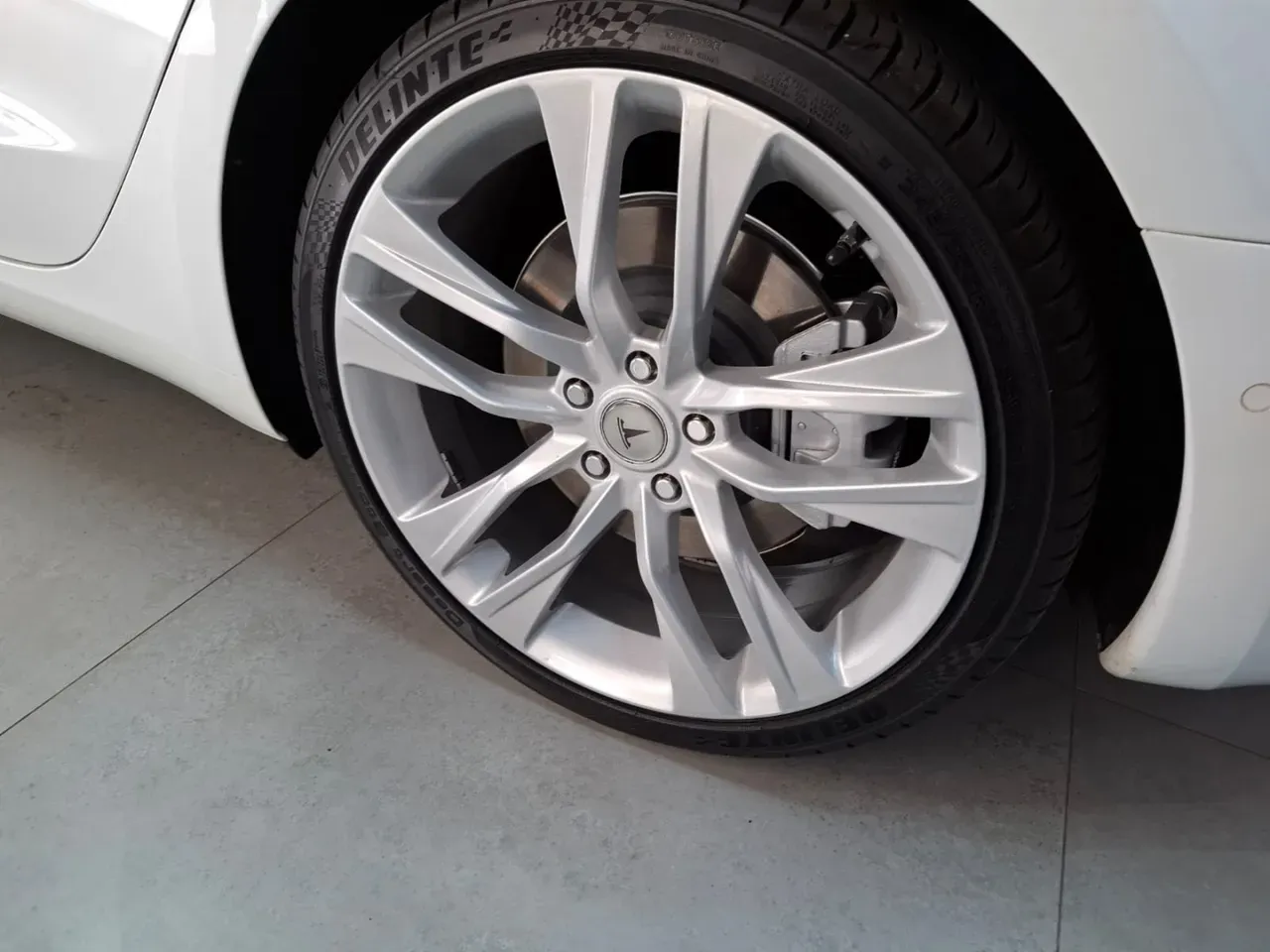 Tesla Model 3 - Imagem 14