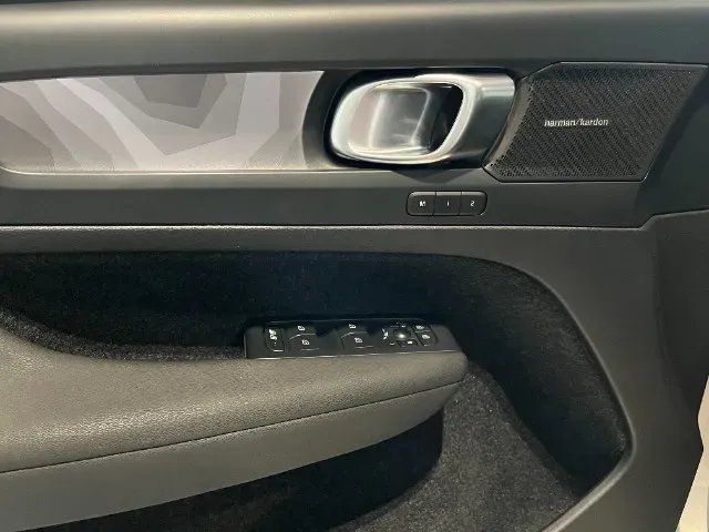 Volvo XC40 Recharge - Imagem 17