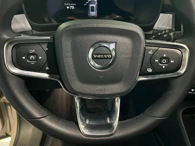Volvo XC40 Recharge - Imagem 18