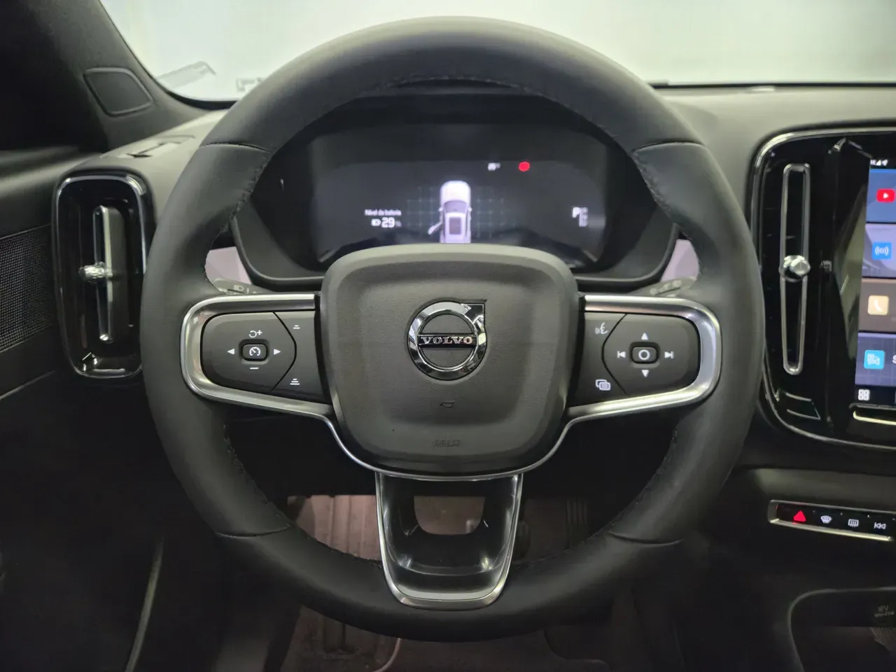 Volvo XC40 Recharge - Imagem 6