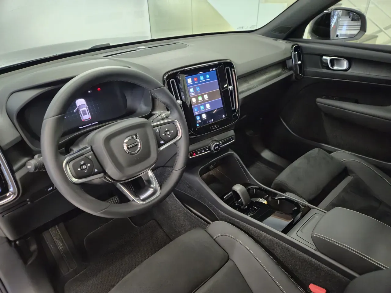 Volvo XC40 Recharge - Imagem 8