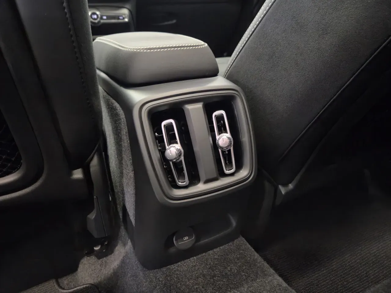 Volvo XC40 Recharge - Imagem 9