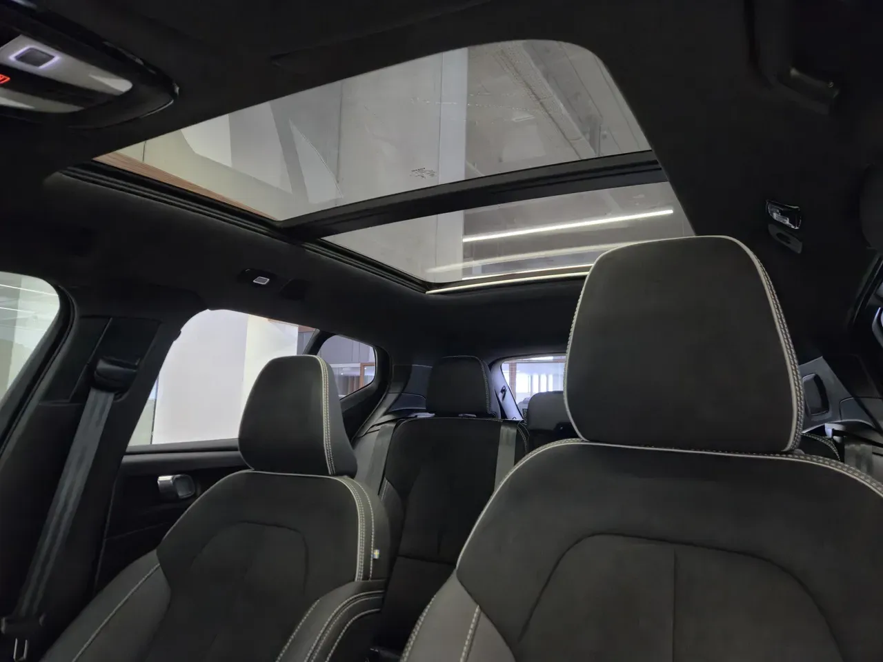 Volvo XC40 Recharge - Imagem 16