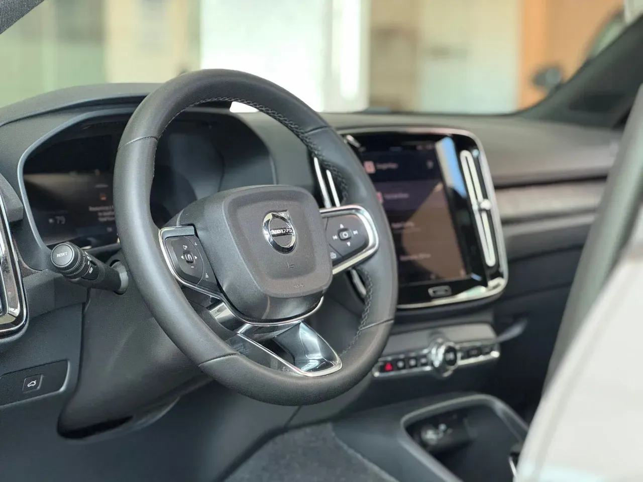 Volvo XC40 Recharge - Imagem 3