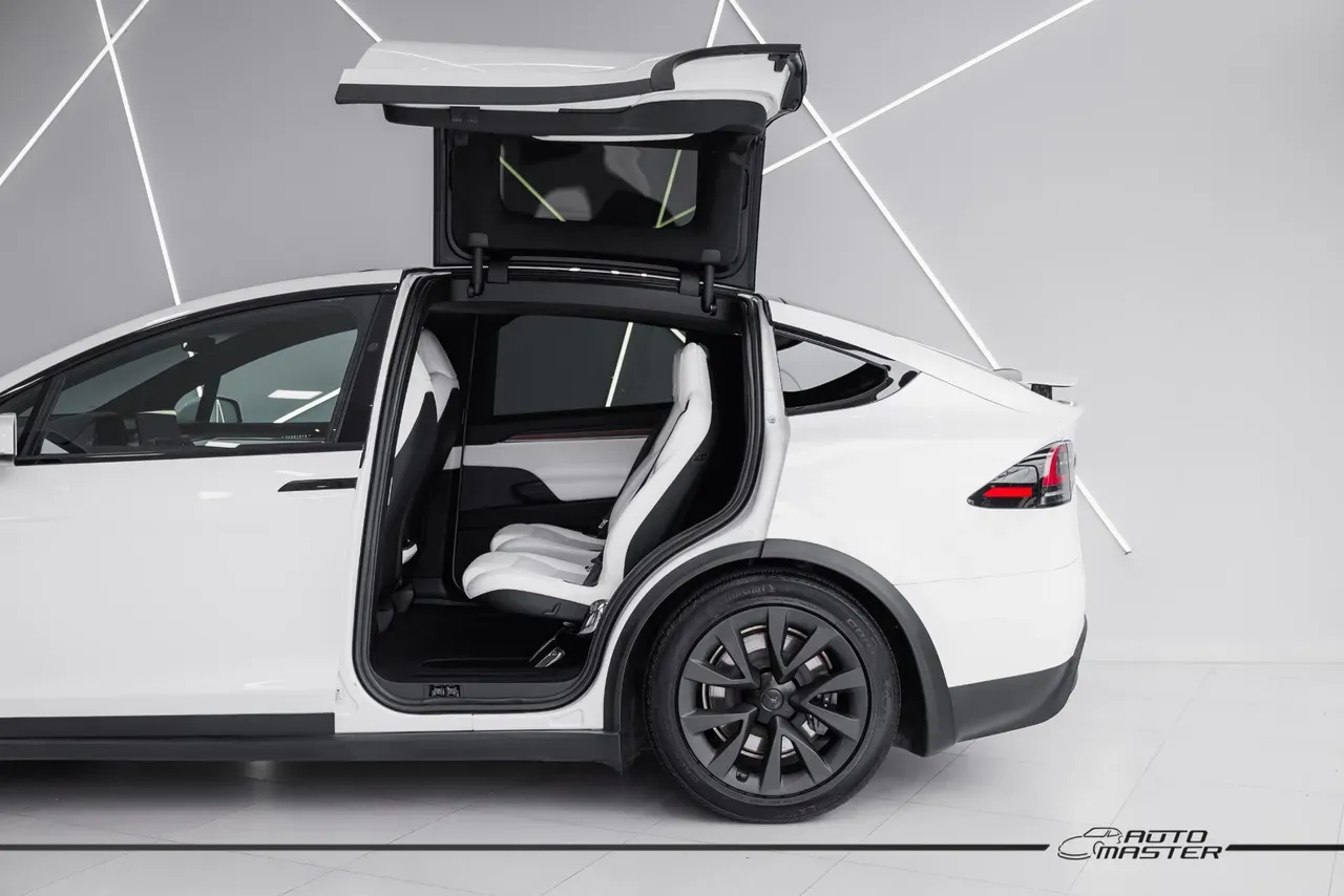 Tesla Model X - Imagem 12