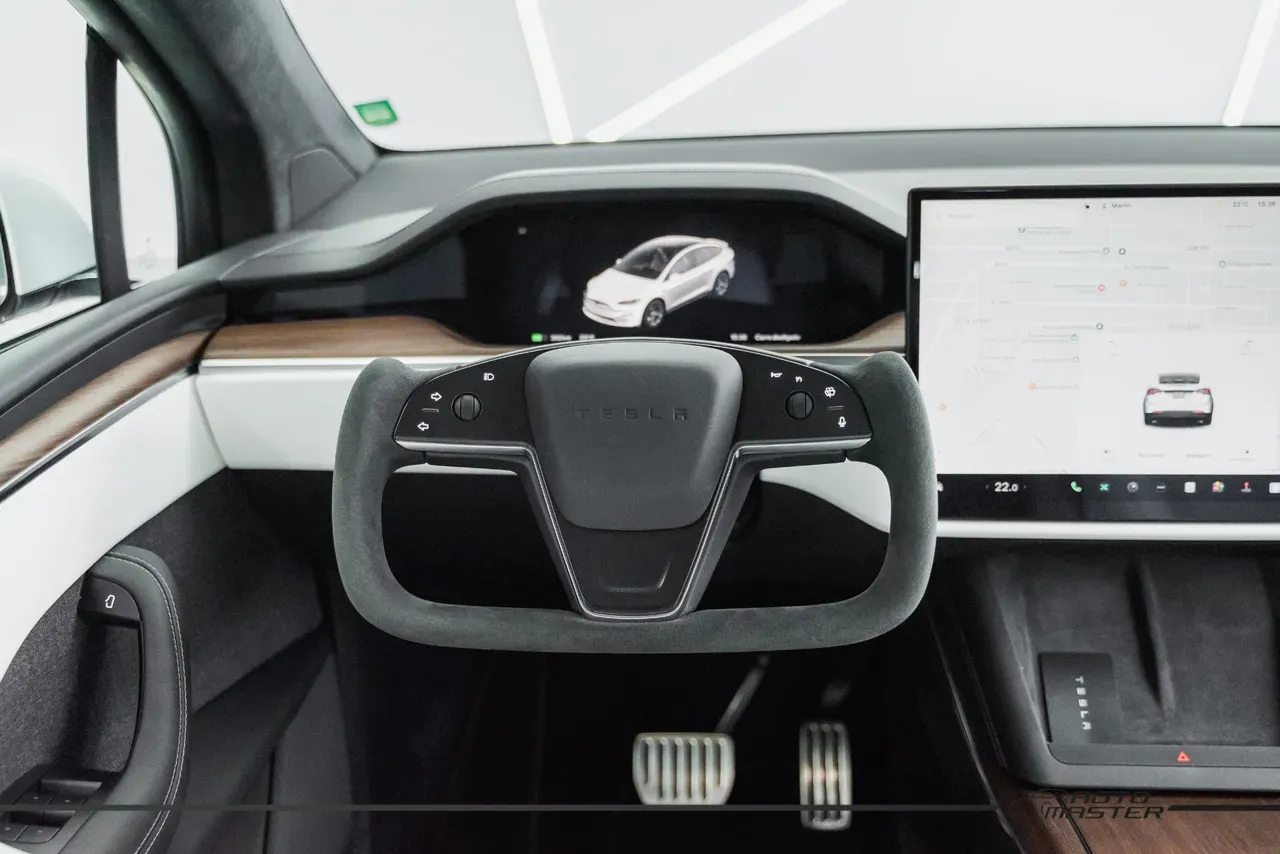 Tesla Model X - Imagem 15