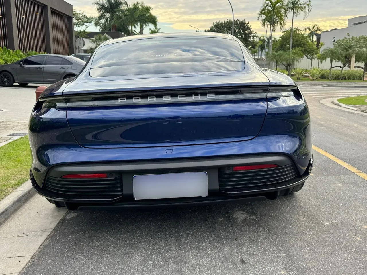 Porsche Taycan - Imagem 2