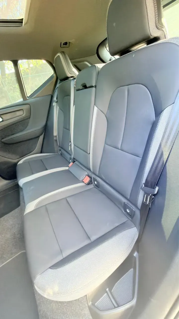 Volvo EX40 - Imagem 11