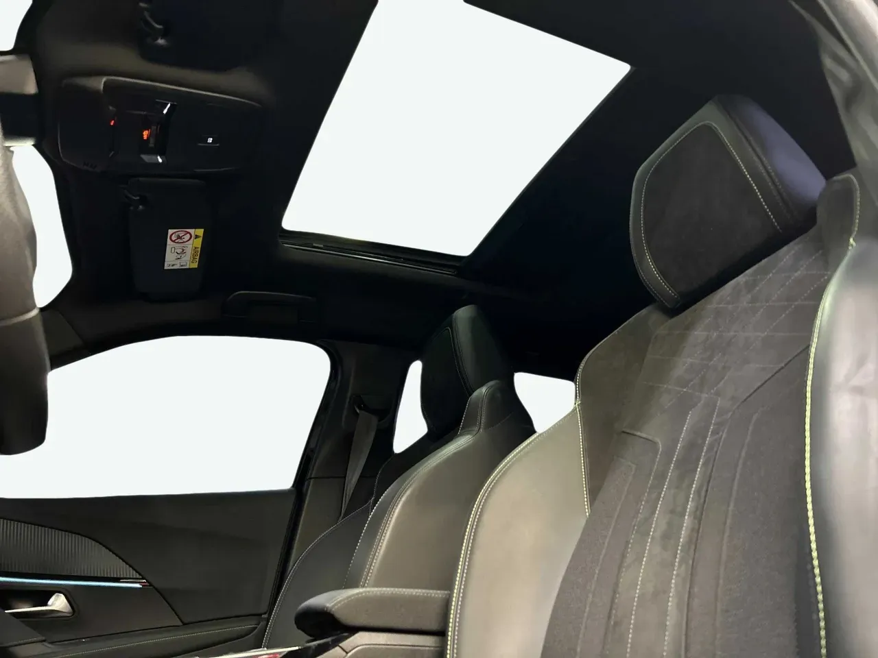 Peugeot E-2008 - Imagem 11