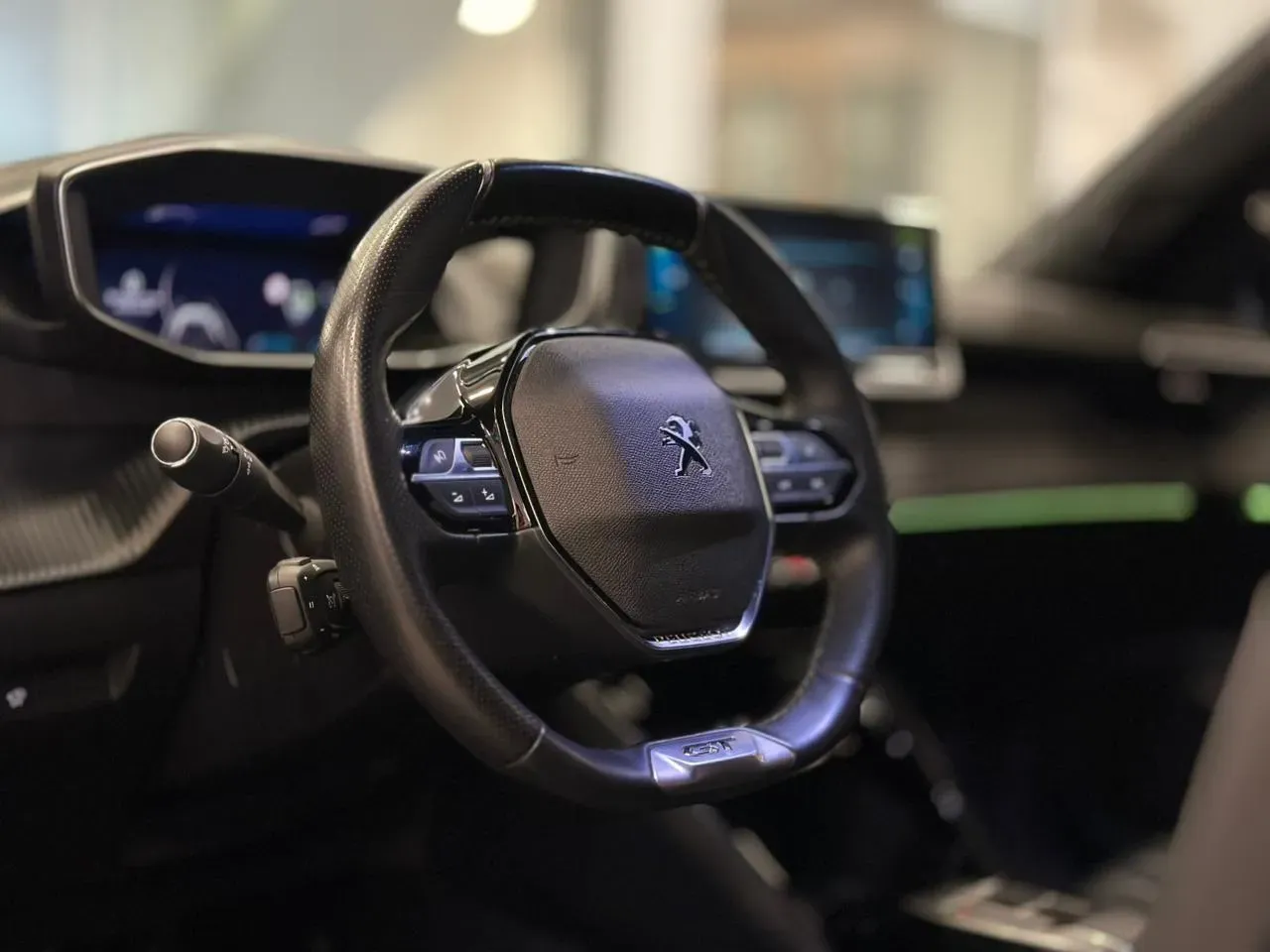 Peugeot E-2008 - Imagem 9