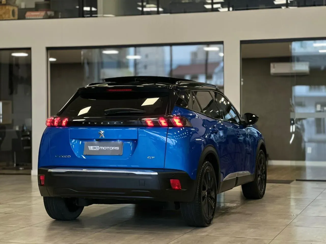 Peugeot E-2008 - Imagem 18