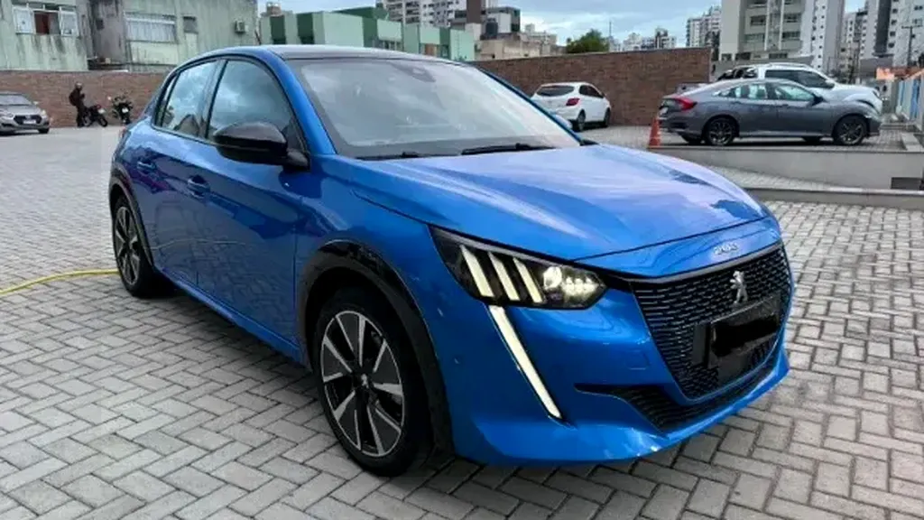Foto de um peugeot e-208