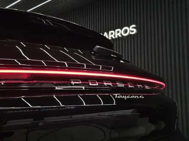 Porsche Taycan - Imagem 8