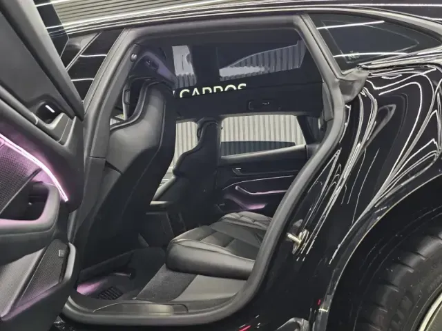 Porsche Taycan - Imagem 18