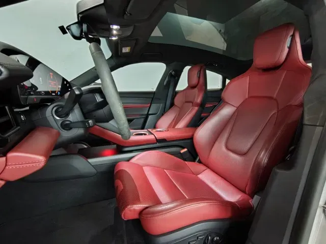 Porsche Taycan - Imagem 13